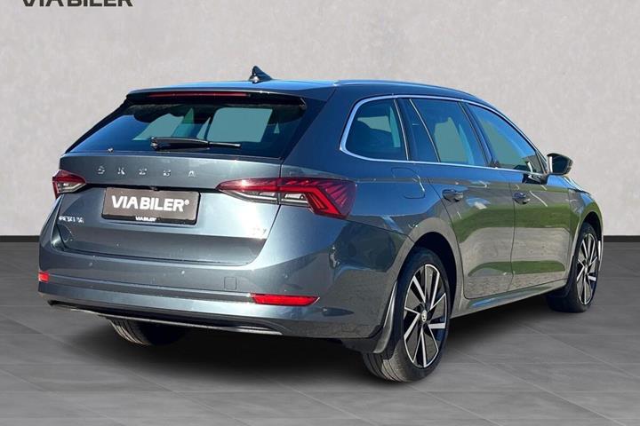 Grå Skoda Octavia fra 2020