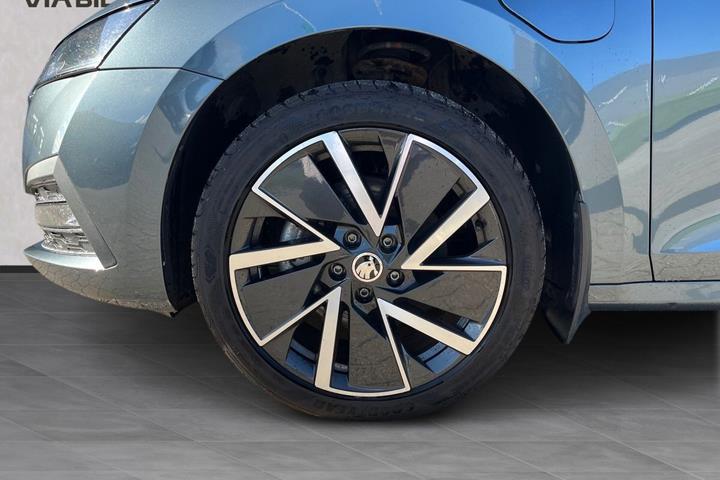 Grå Skoda Octavia fra 2020