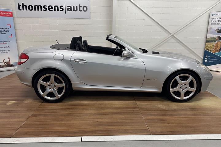 Sølv Mercedes SLK200 fra 2006