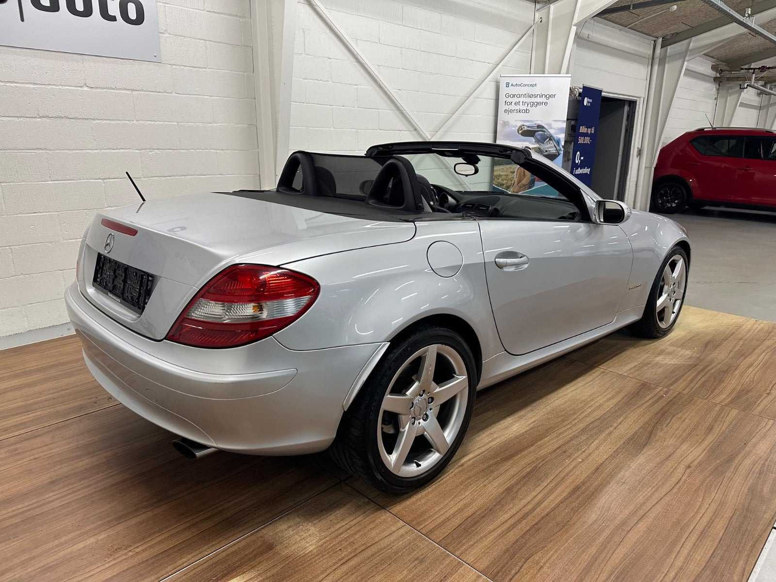 Sølv Mercedes SLK200 fra 2006