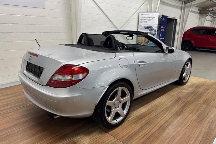 Sølv Mercedes SLK200 fra 2006