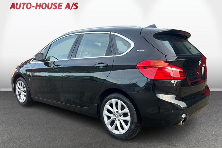 Sort BMW 225xe fra 2019