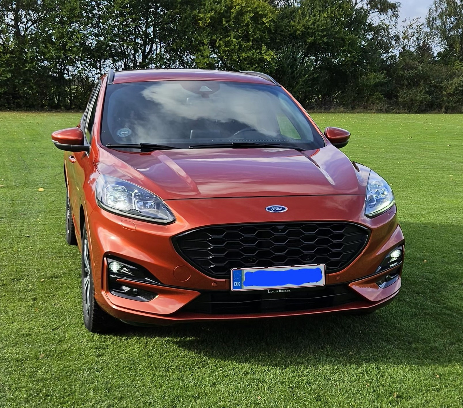 Orange Ford Kuga fra 2020