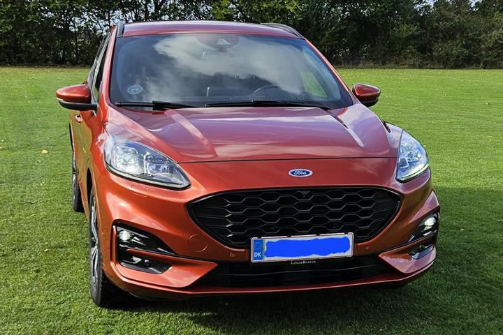 Orange Ford Kuga fra 2020