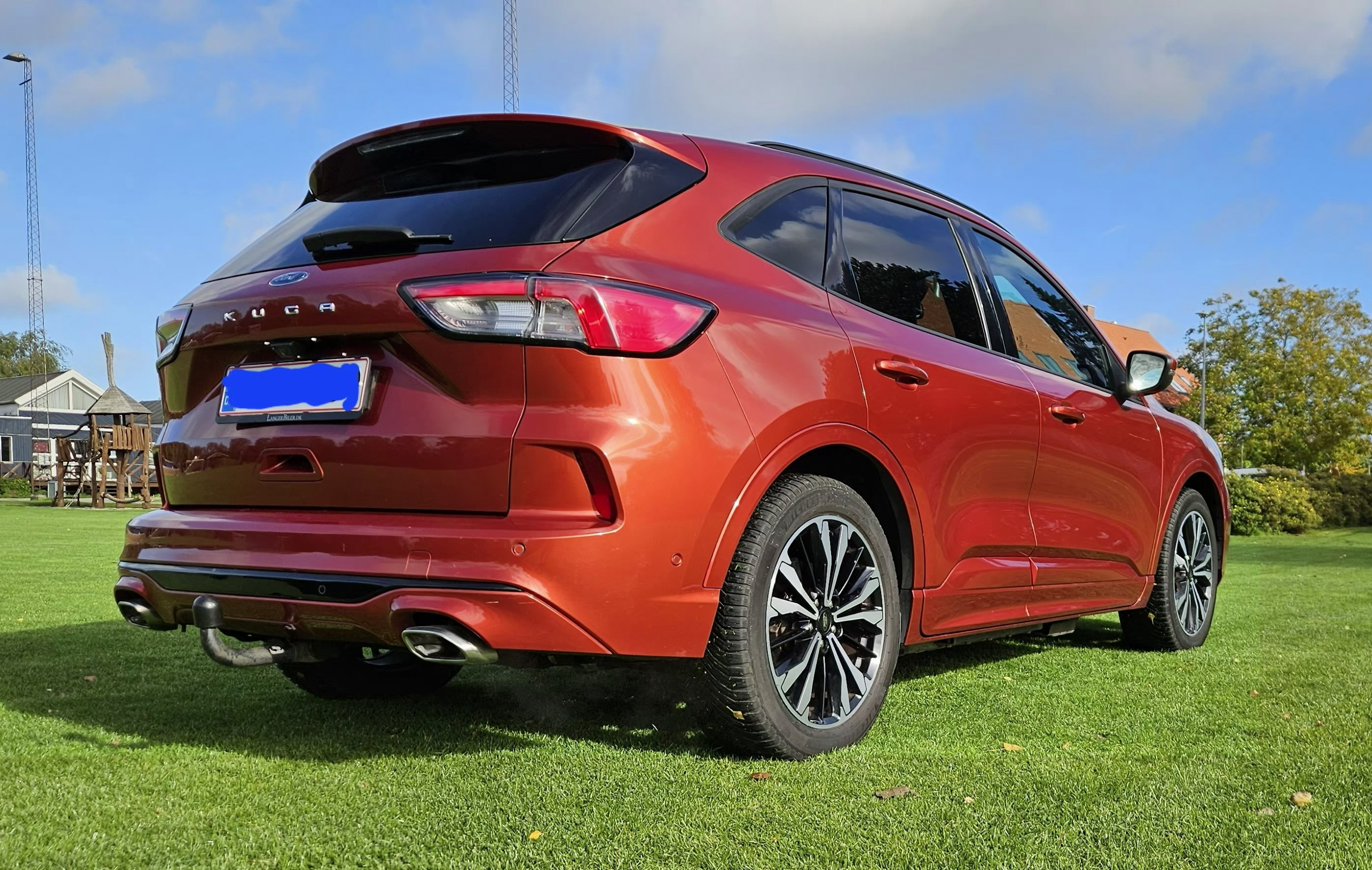 Orange Ford Kuga fra 2020