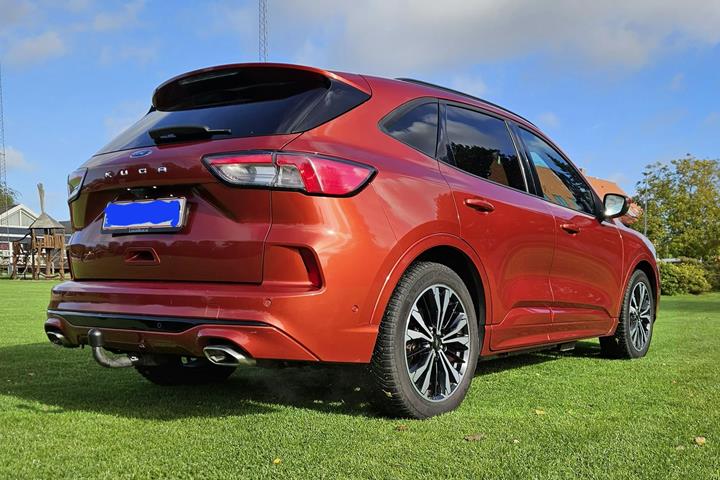 Orange Ford Kuga fra 2020