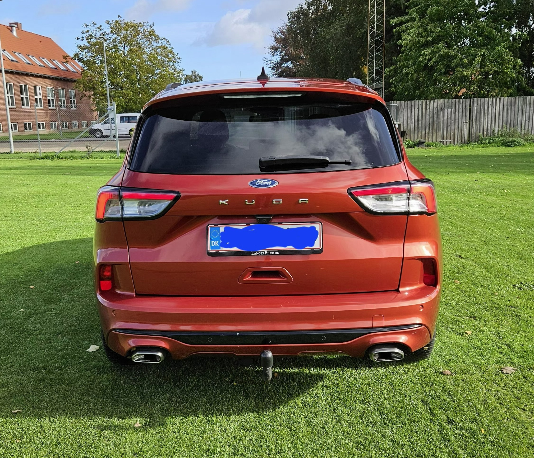 Orange Ford Kuga fra 2020