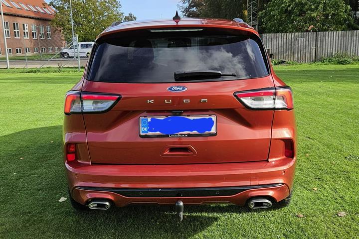 Orange Ford Kuga fra 2020