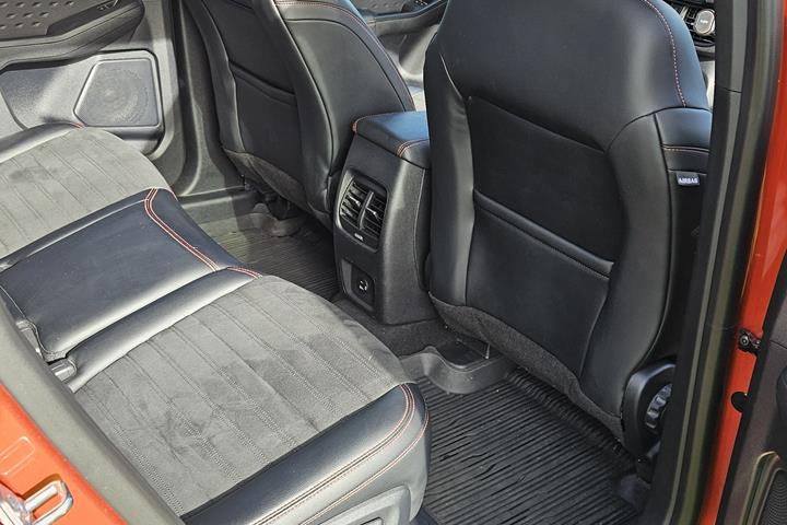 Orange Ford Kuga fra 2020