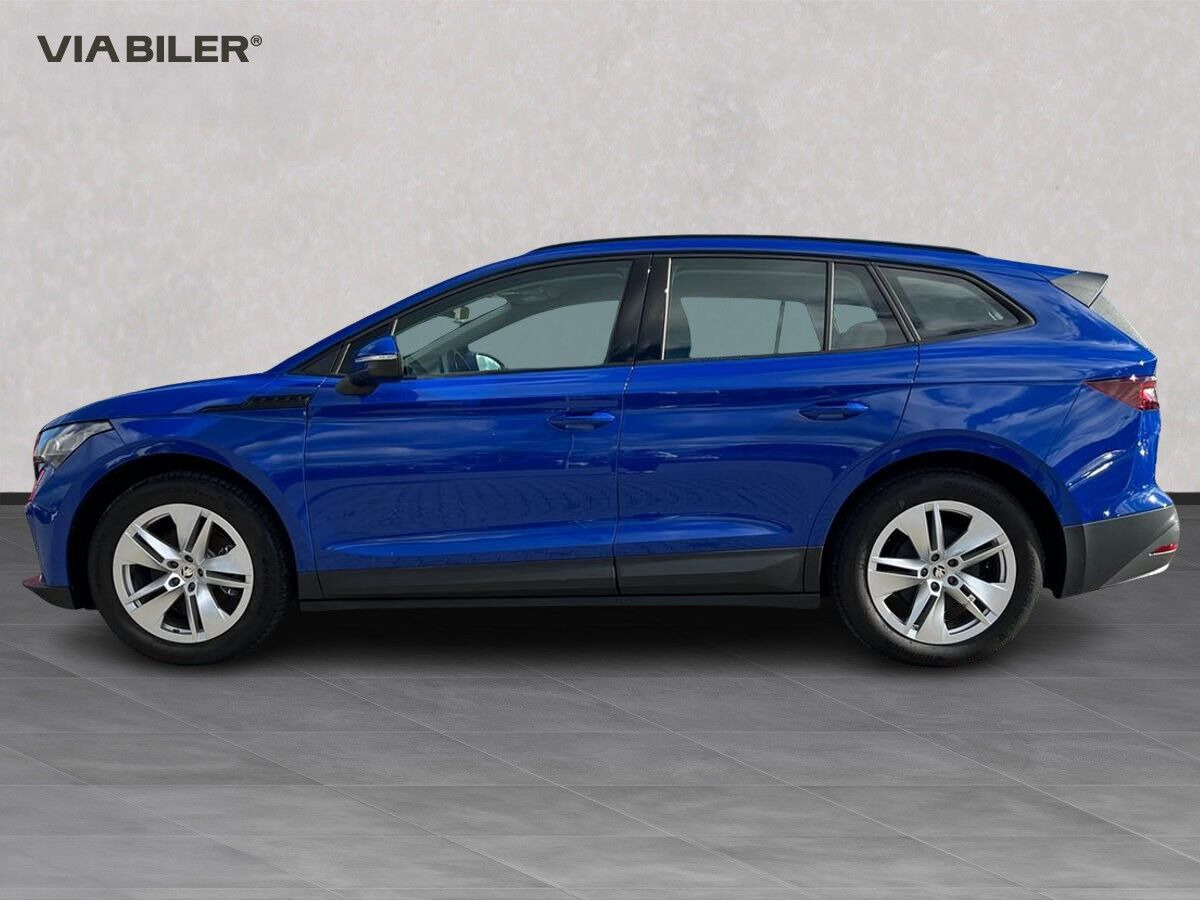 Blå Skoda Enyaq fra 2023