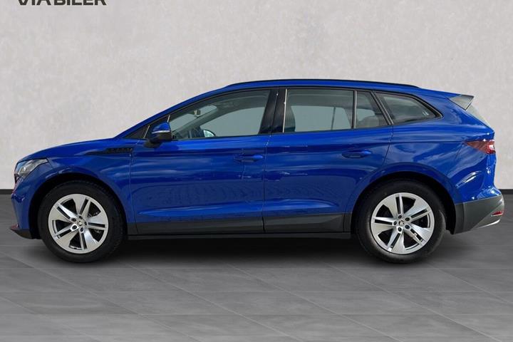 Blå Skoda Enyaq fra 2023