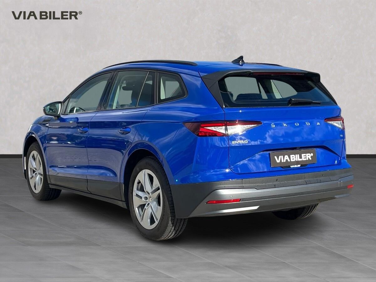 Blå Skoda Enyaq fra 2023
