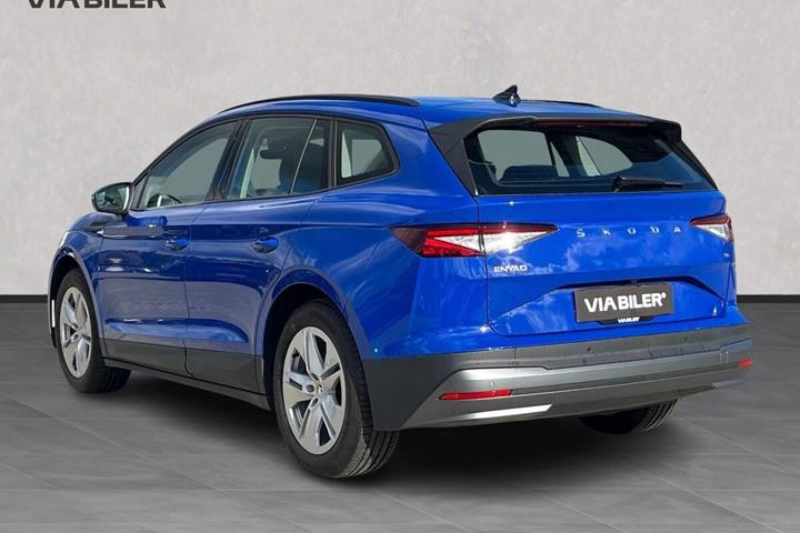 Blå Skoda Enyaq fra 2023