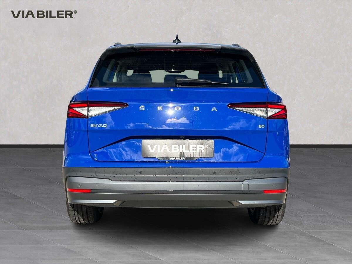 Blå Skoda Enyaq fra 2023