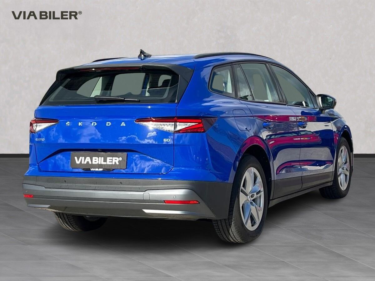 Blå Skoda Enyaq fra 2023