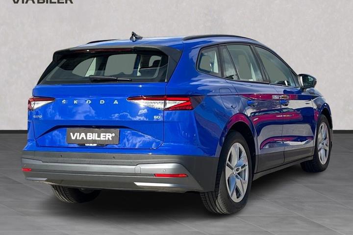 Blå Skoda Enyaq fra 2023