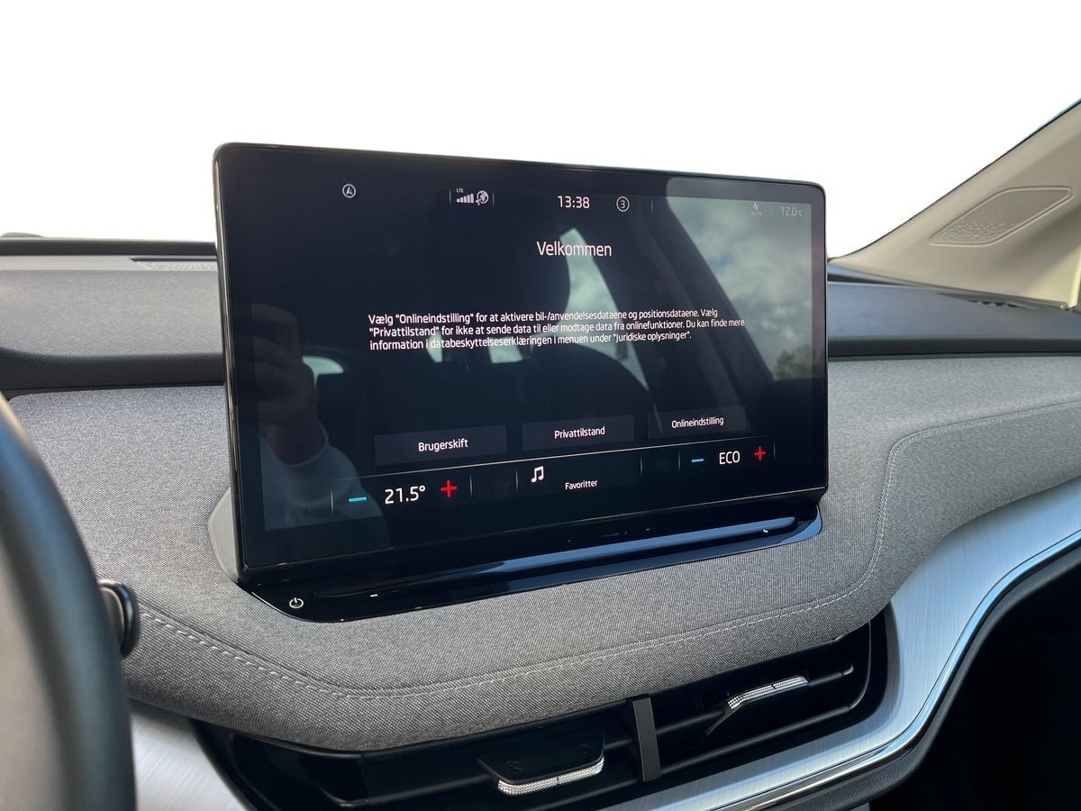 Blå Skoda Enyaq fra 2023