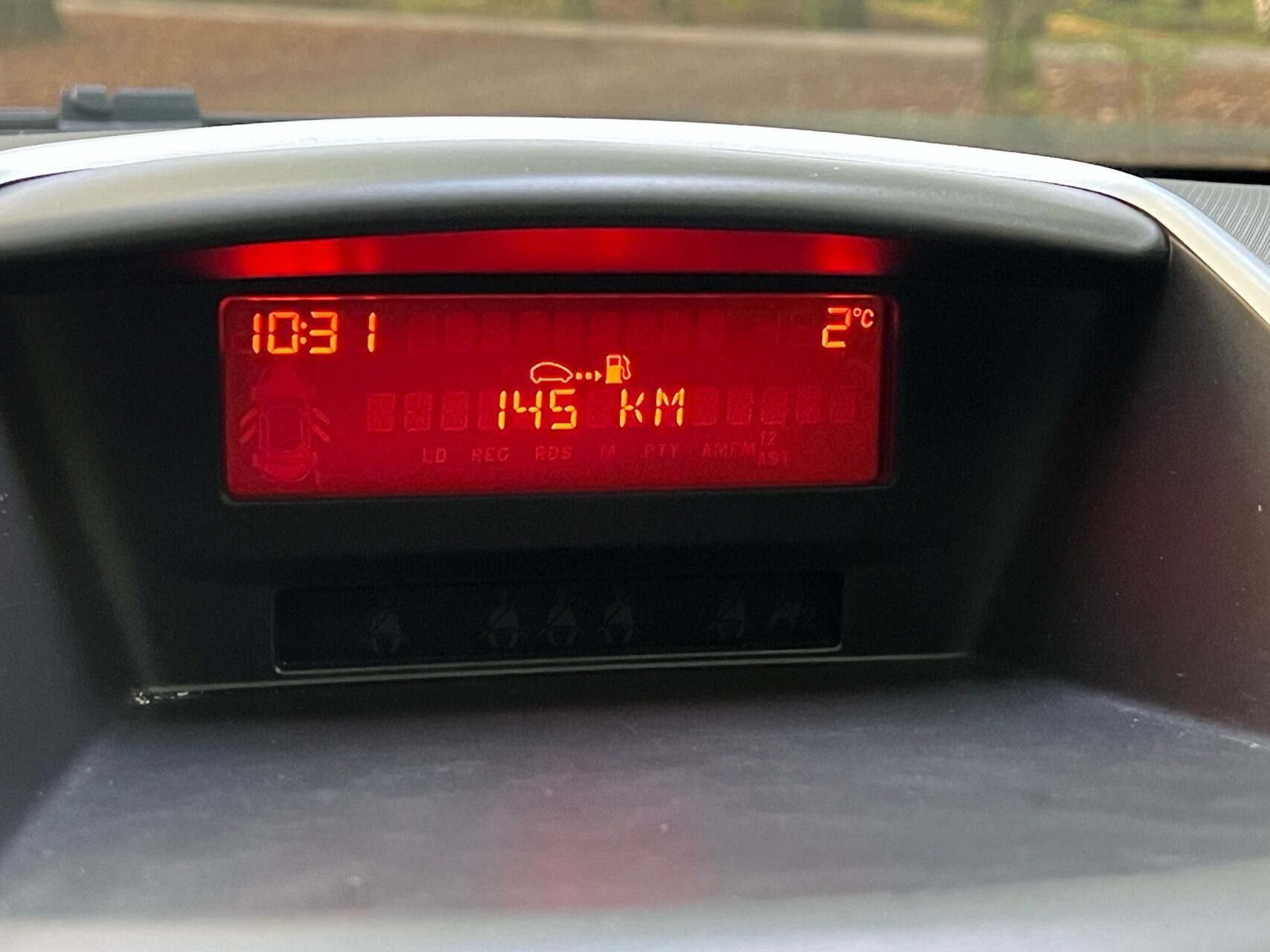 Blå Peugeot 207 fra 2006