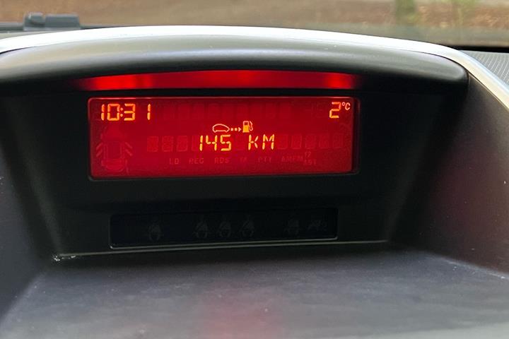 Blå Peugeot 207 fra 2006