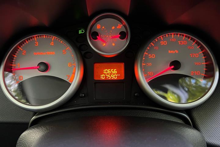 Blå Peugeot 207 fra 2006