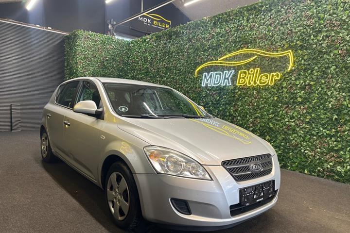 undefined Kia Ceed fra 2008 set udefra