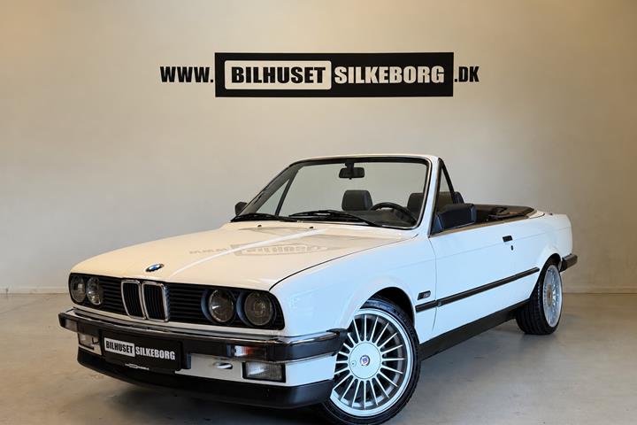 Sort BMW 320i fra 1987