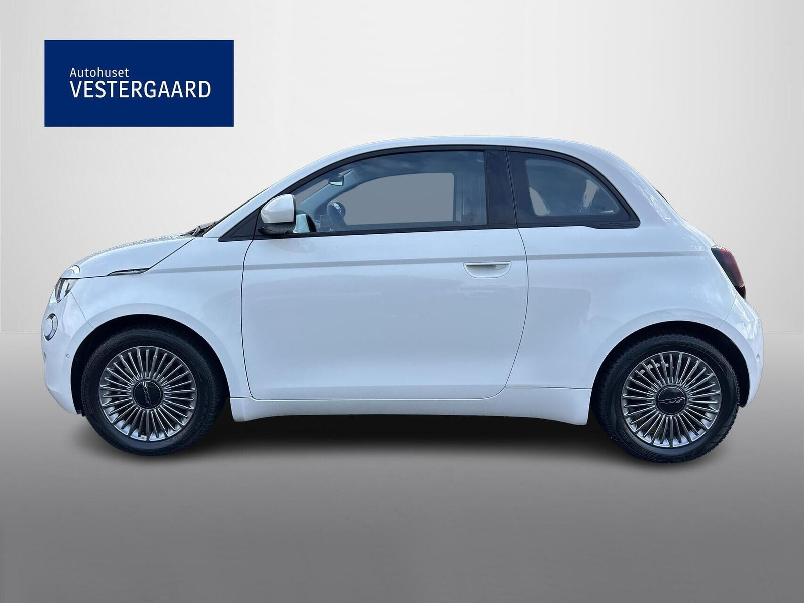 Hvid Fiat 500e fra 2023