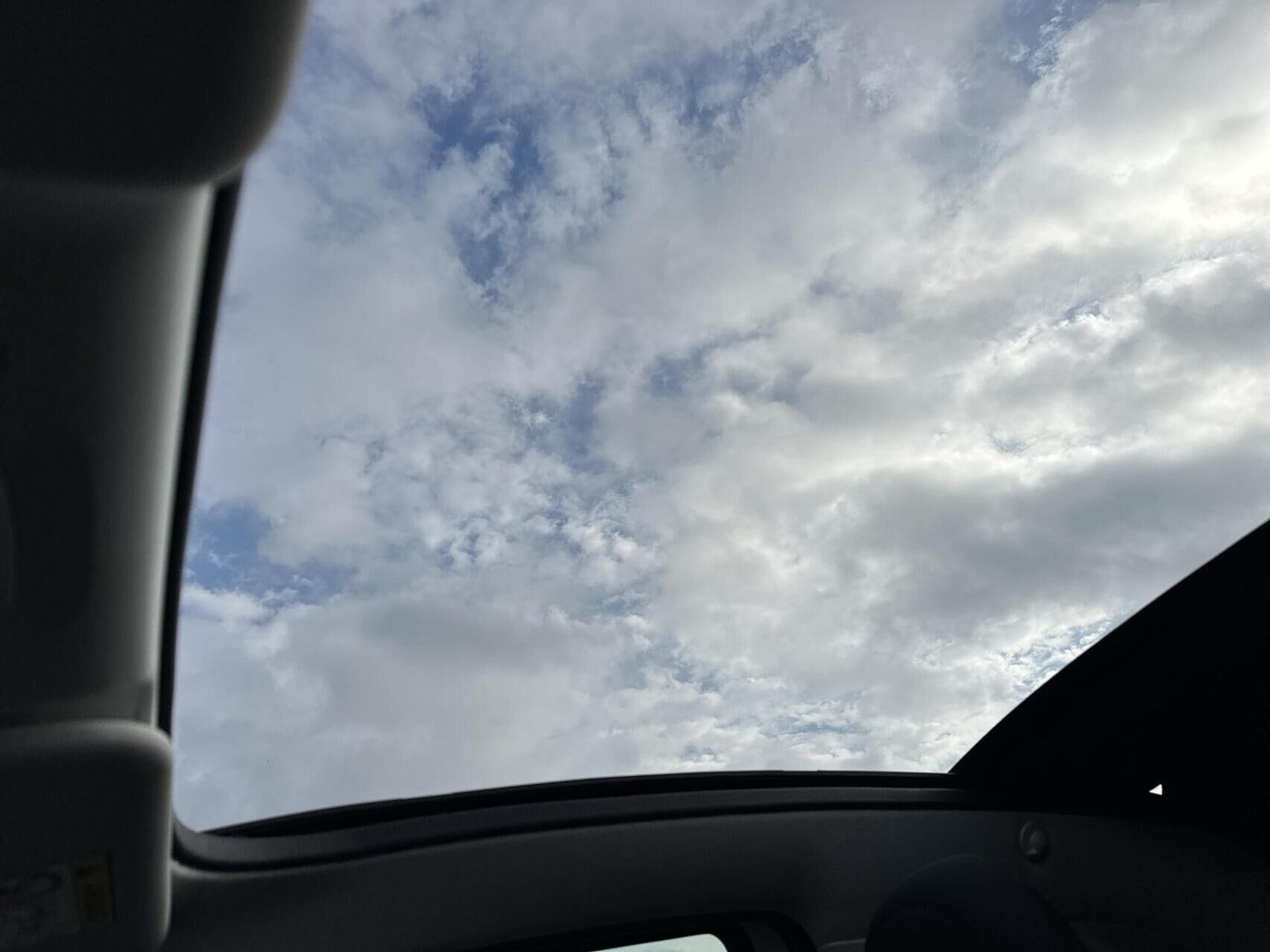 Hvid Fiat 500e fra 2023