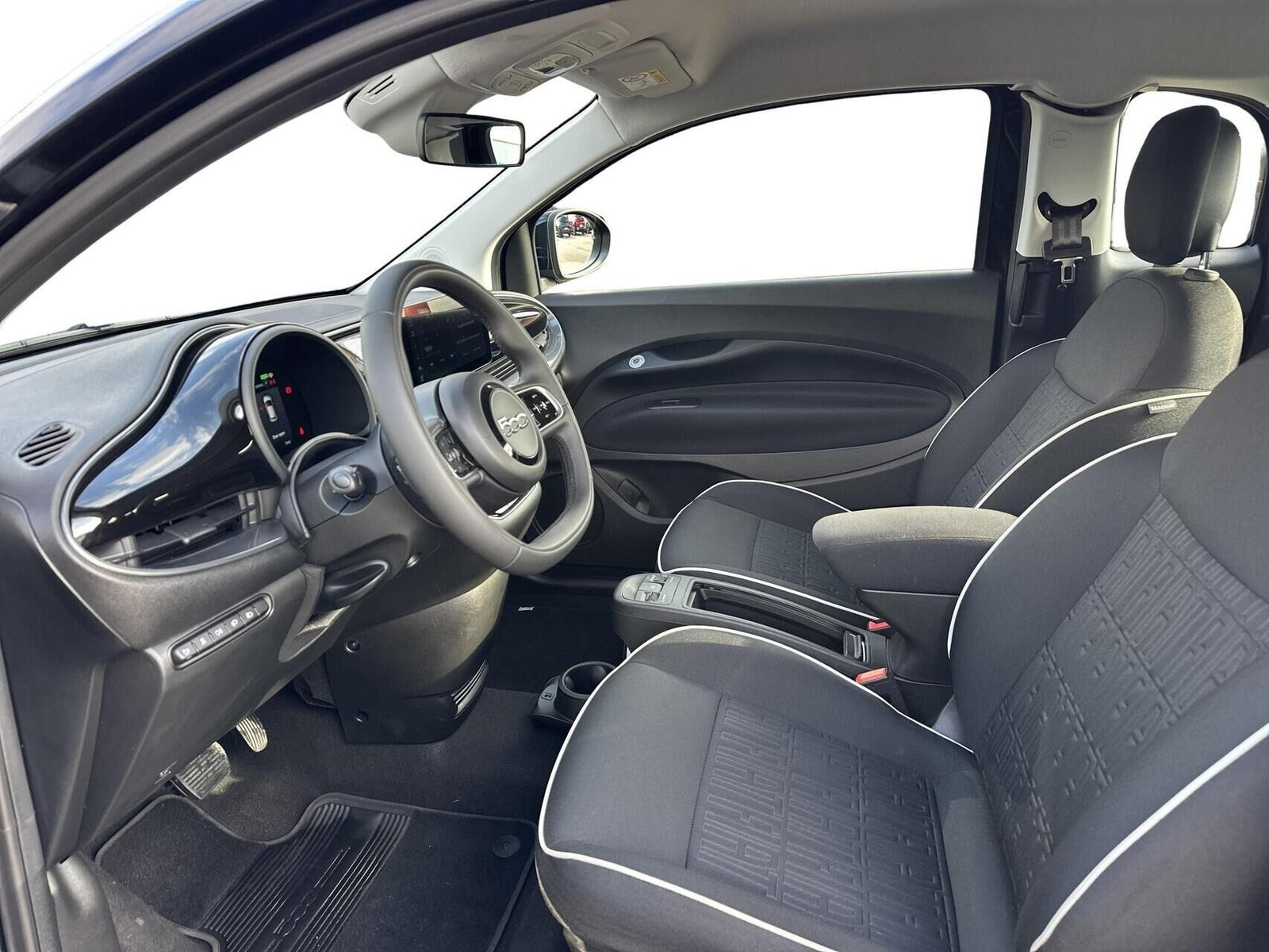 Sort Fiat 500e fra 2024