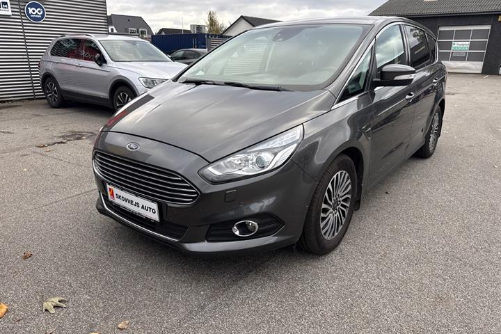 Grå Ford S-MAX fra 2019