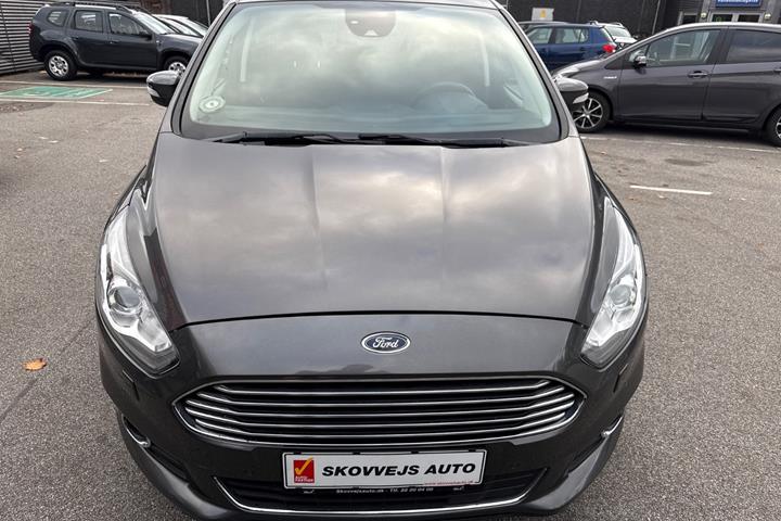 Grå Ford S-MAX fra 2019