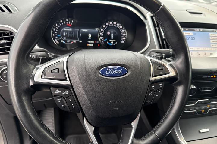 Grå Ford S-MAX fra 2019