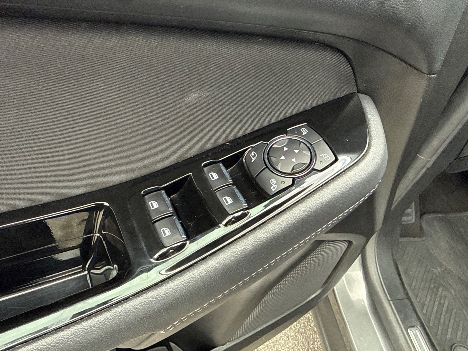 Grå Ford S-MAX fra 2019