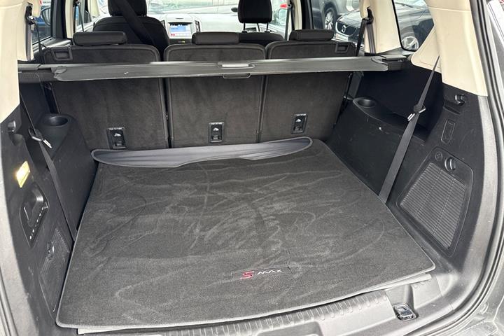 Grå Ford S-MAX fra 2019