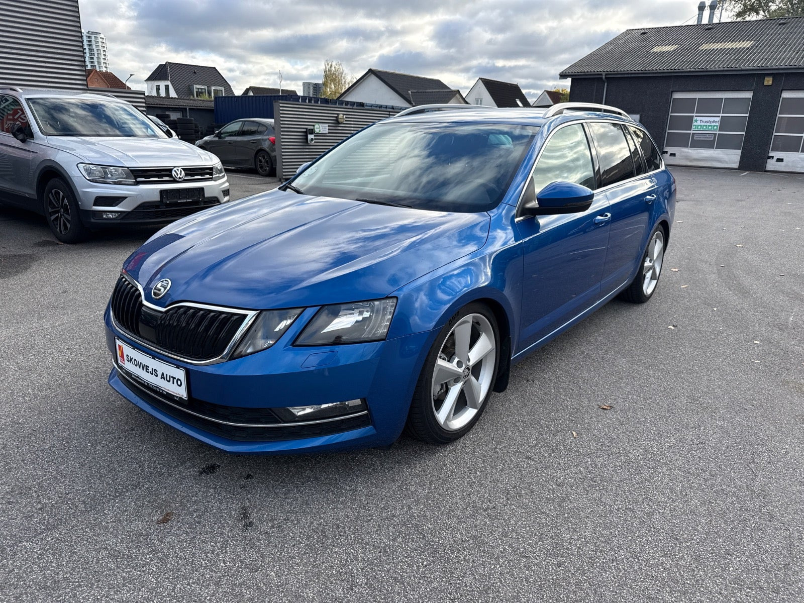 Blå Skoda Octavia fra 2018