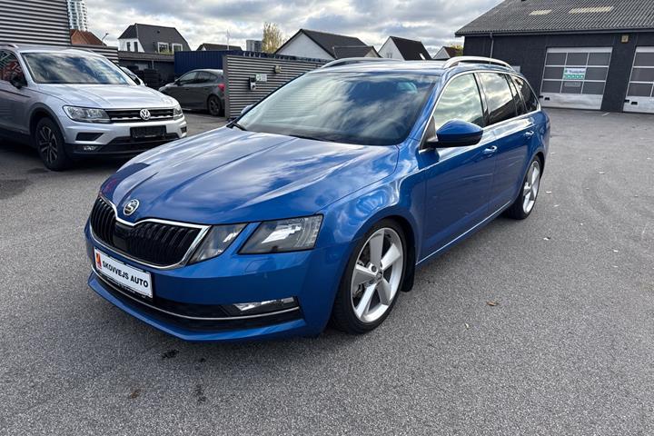 Blå Skoda Octavia fra 2018
