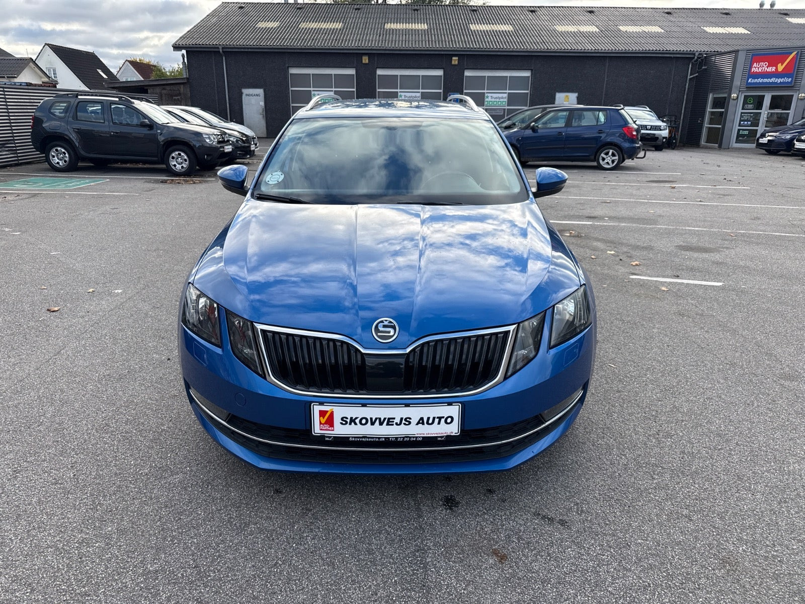 Blå Skoda Octavia fra 2018