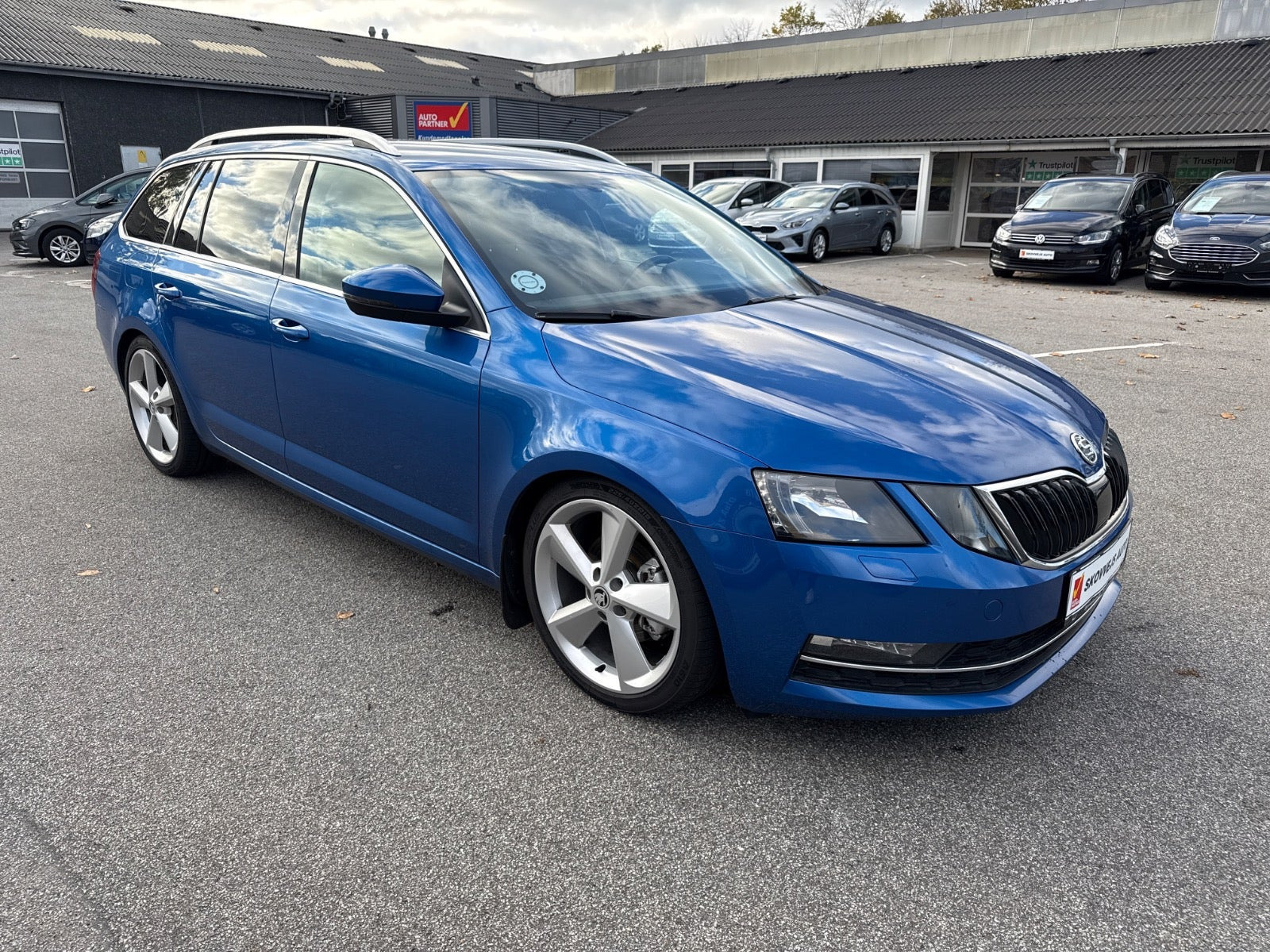 Blå Skoda Octavia fra 2018