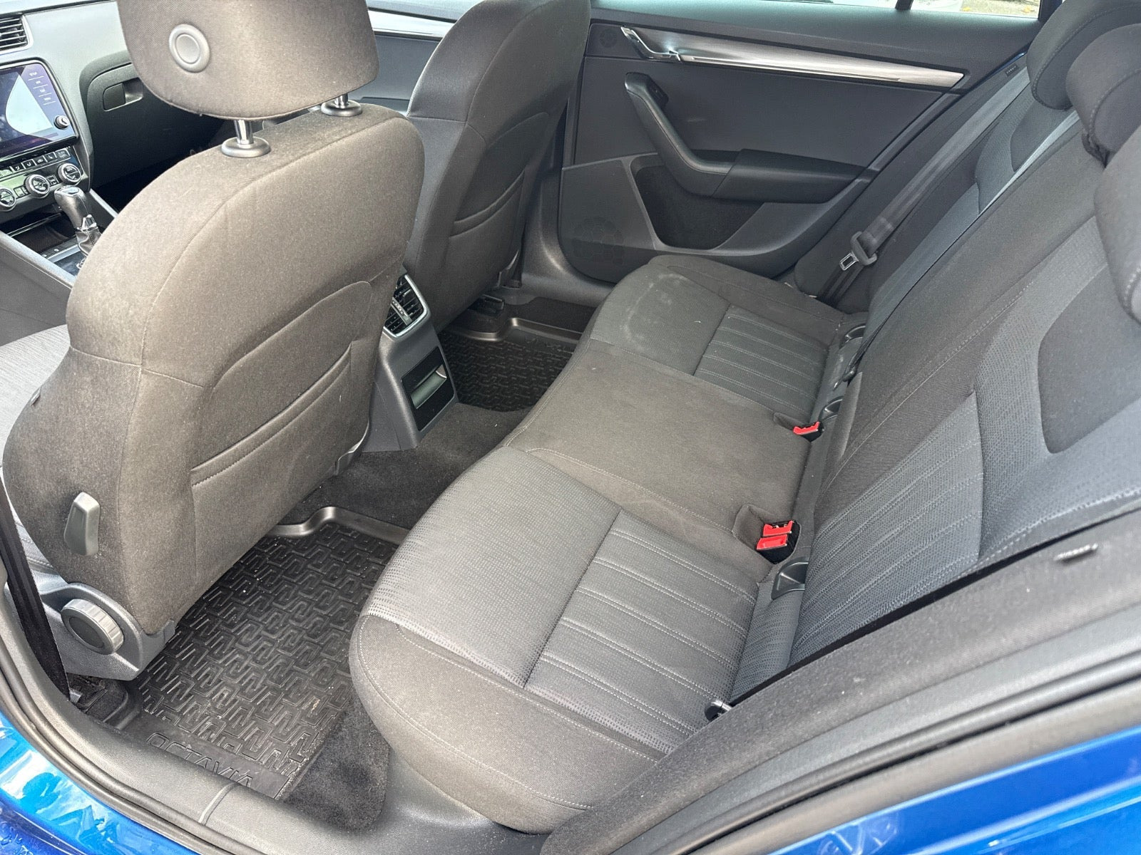 Blå Skoda Octavia fra 2018