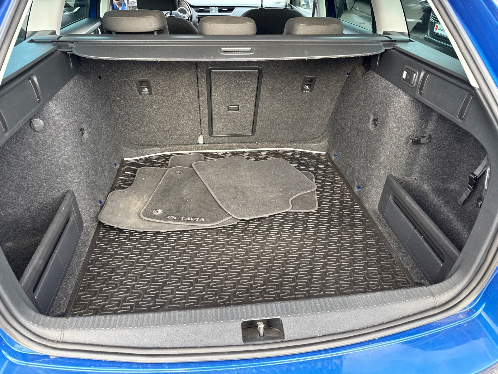 Blå Skoda Octavia fra 2018