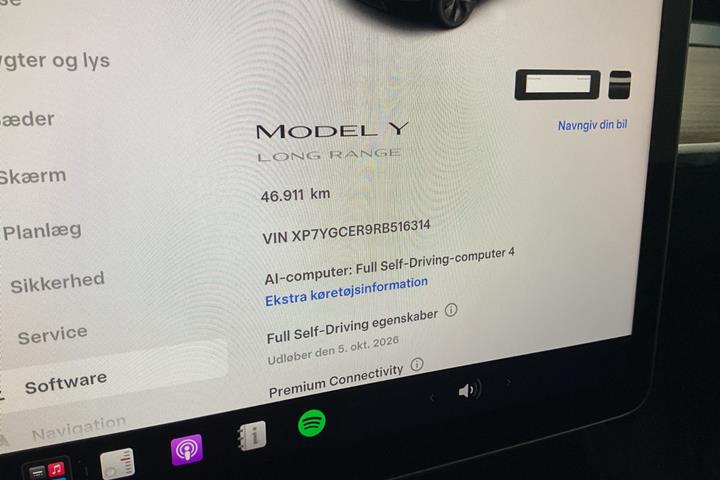Sort Tesla Model Y fra 2024