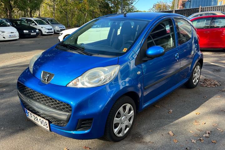 Blå Peugeot 107 fra 2010