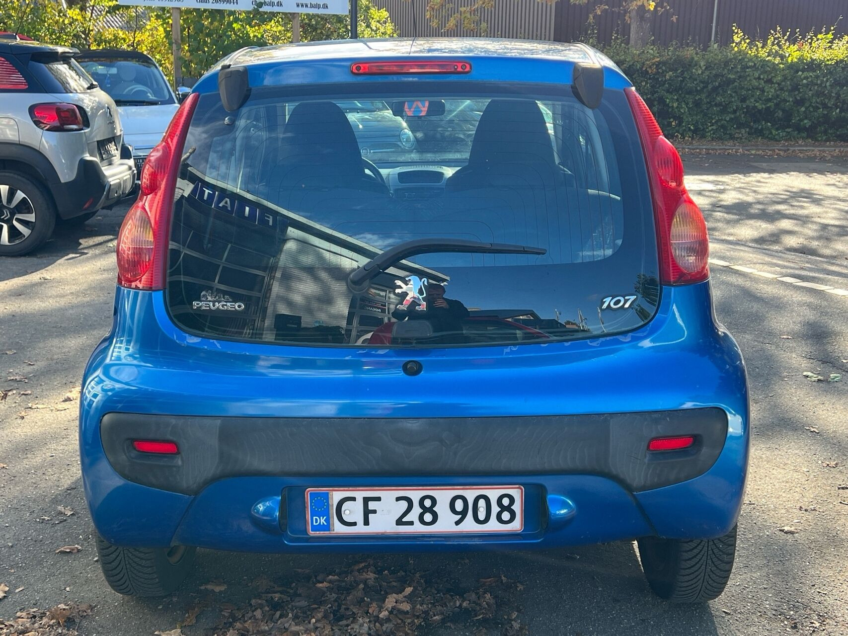 Blå Peugeot 107 fra 2010