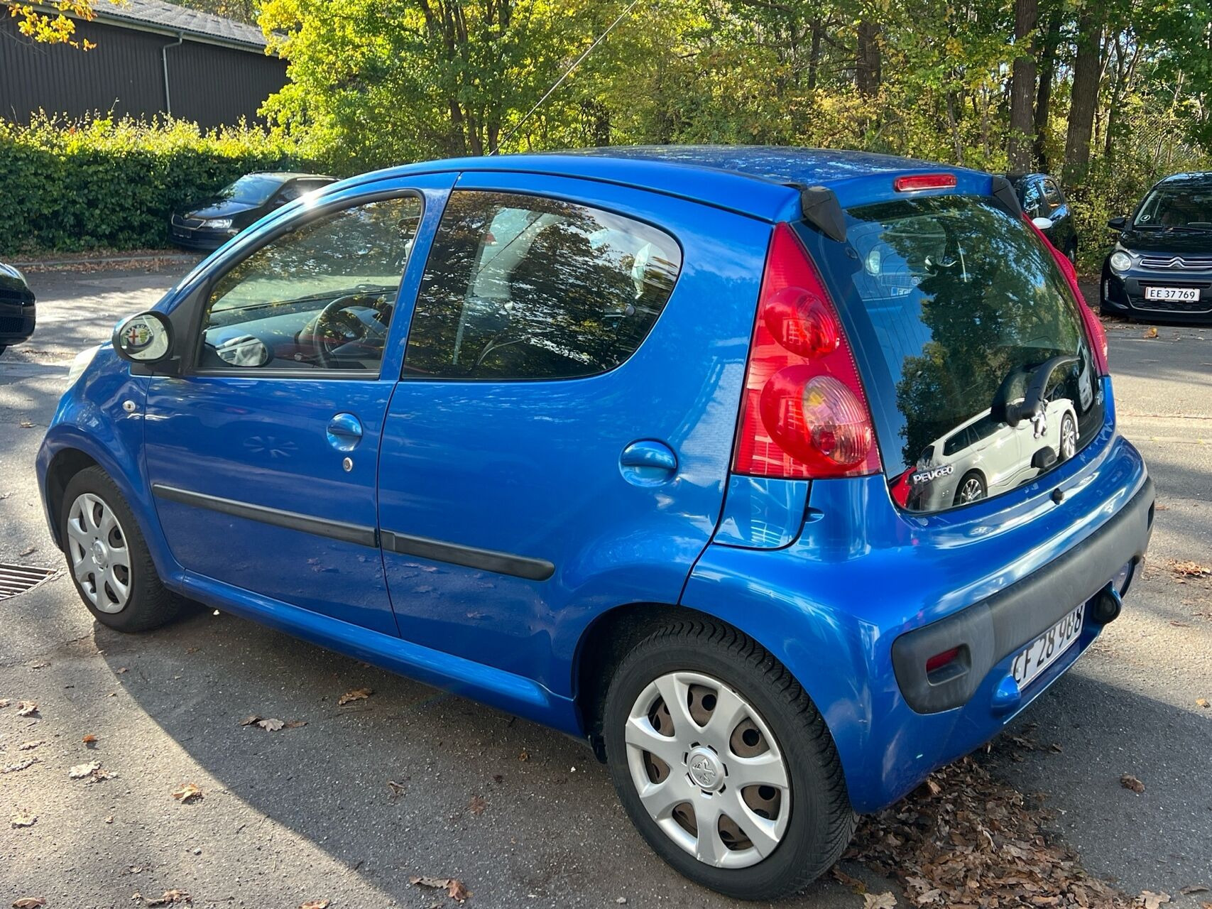 Blå Peugeot 107 fra 2010