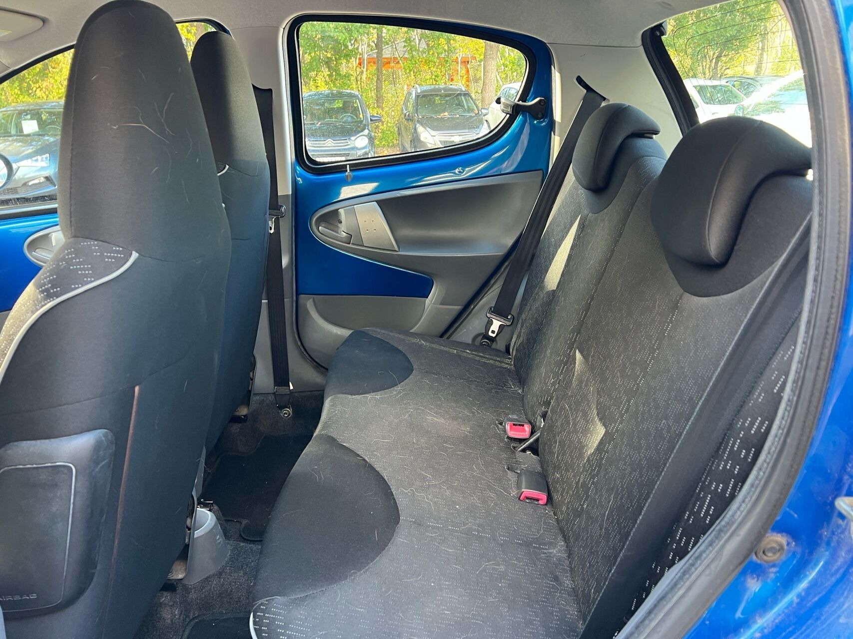 Blå Peugeot 107 fra 2010