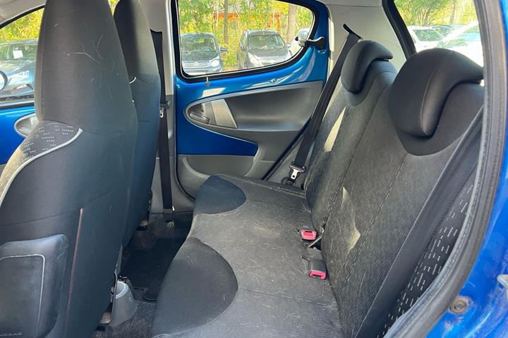 Blå Peugeot 107 fra 2010