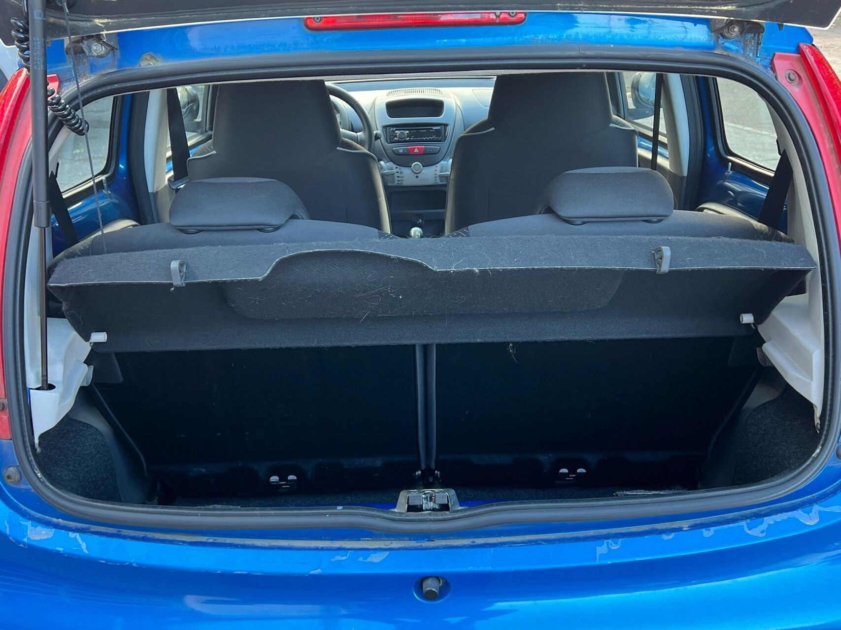 Blå Peugeot 107 fra 2010