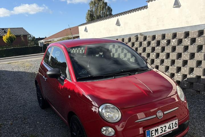 Rød Fiat 500 fra 2012