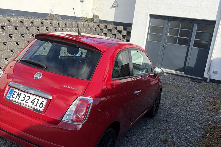 Rød Fiat 500 fra 2012