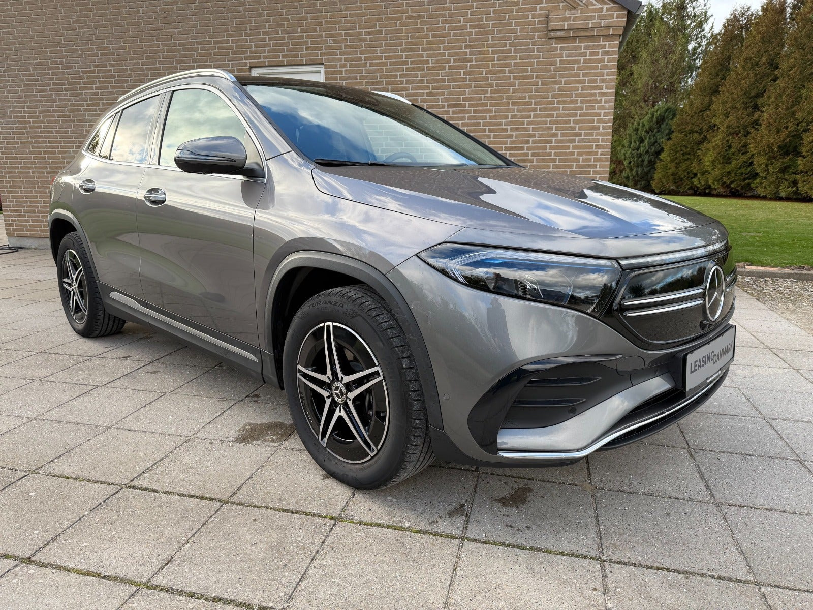 Grå Mercedes EQA250+ fra 2023